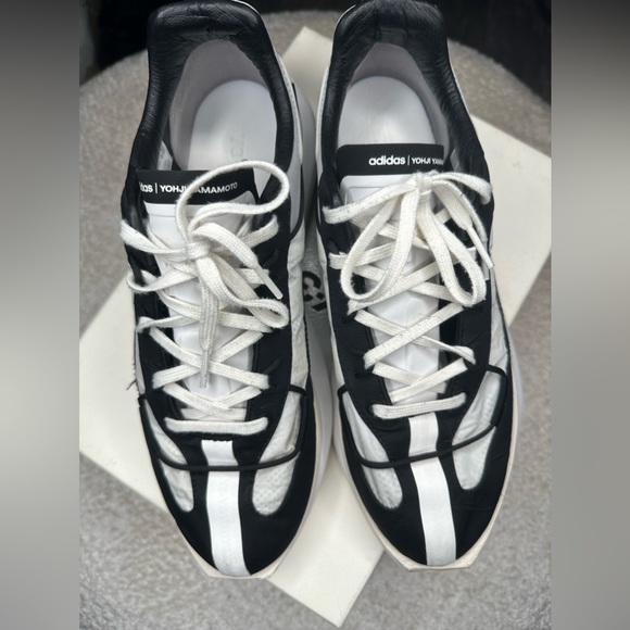Y-3 Black & White Shiku Run Sneakers - Picture 3 of 8